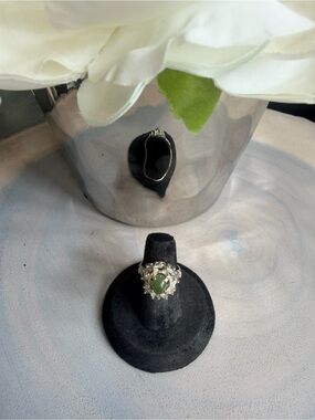 Vintage Costume Ring with Inspired Jade Gem Stone Size 5.75